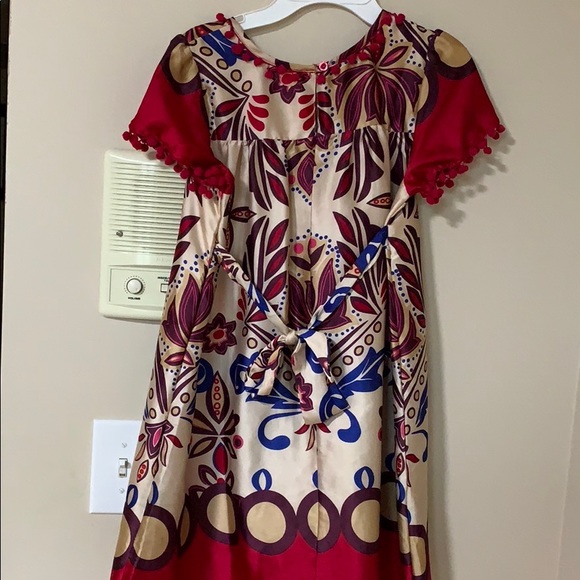 Girls Short Sleeved Silk Dress never used. - Picture 2 of 2